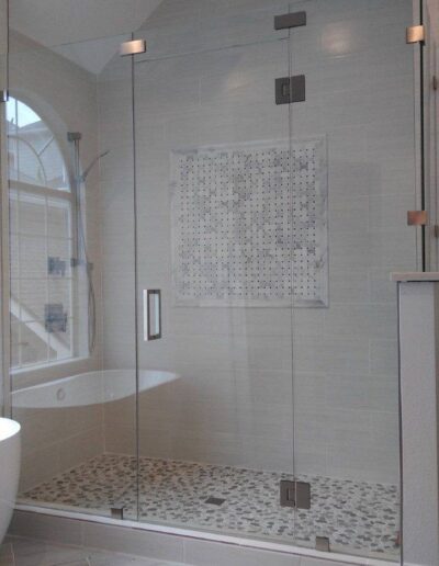 Pebbled Shower With Frameless Shower Door