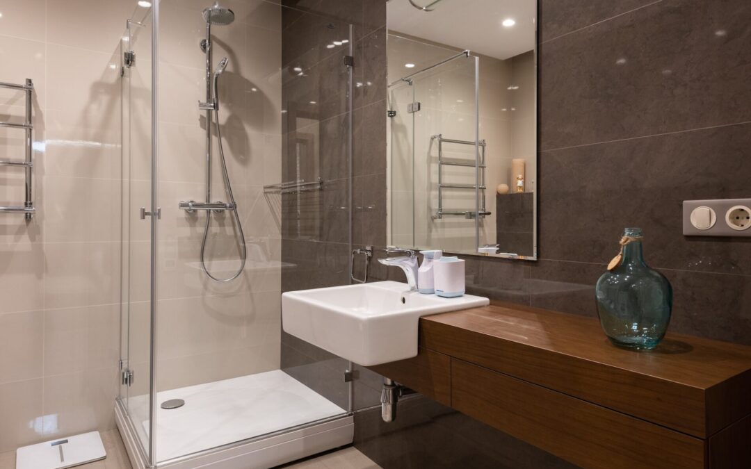 How to Choose the Perfect Frameless Shower Doors in Plano TX for Your Bathroom