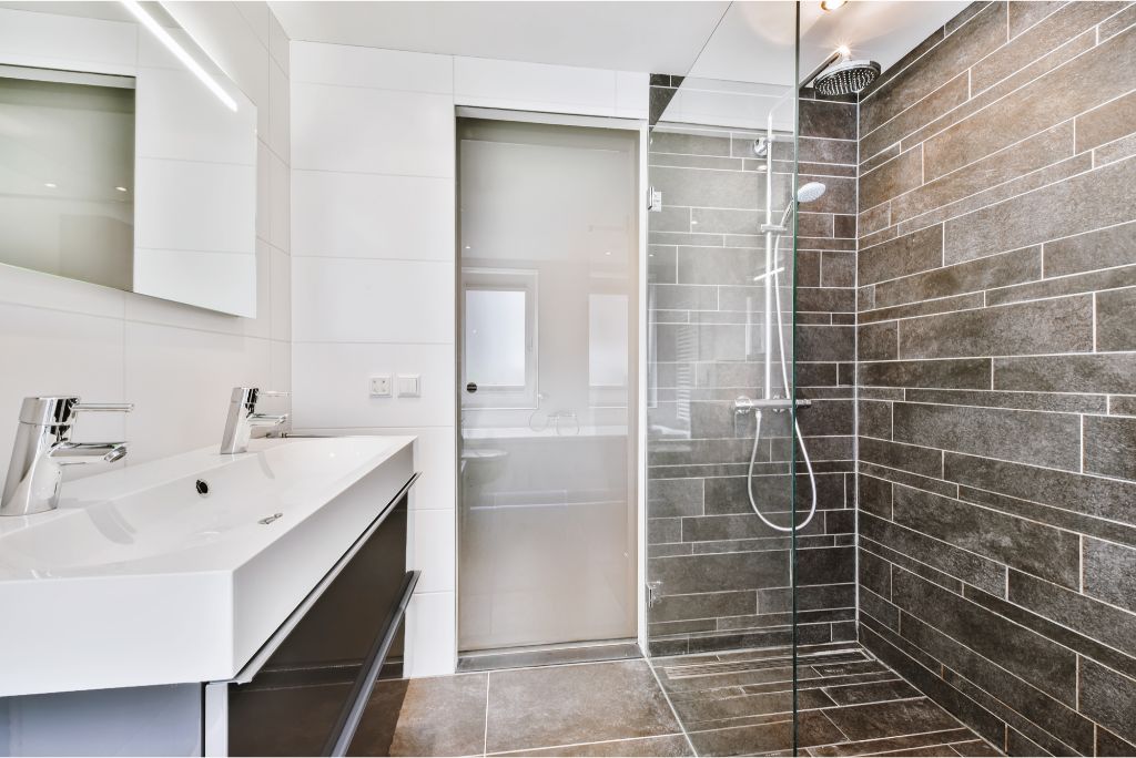 Exploring Shower Surrounds In Plano Tx Solutions For Maximizing Bathroom Space